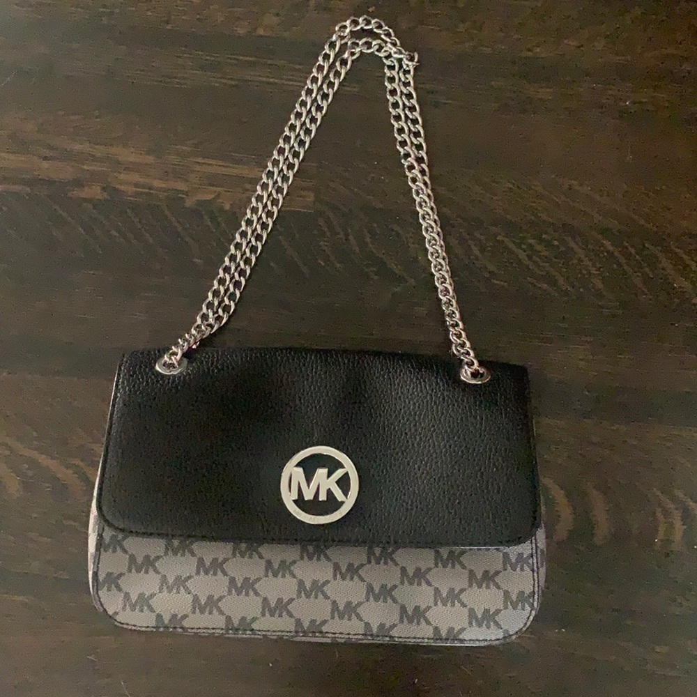 Micheal Kors chain strap bag